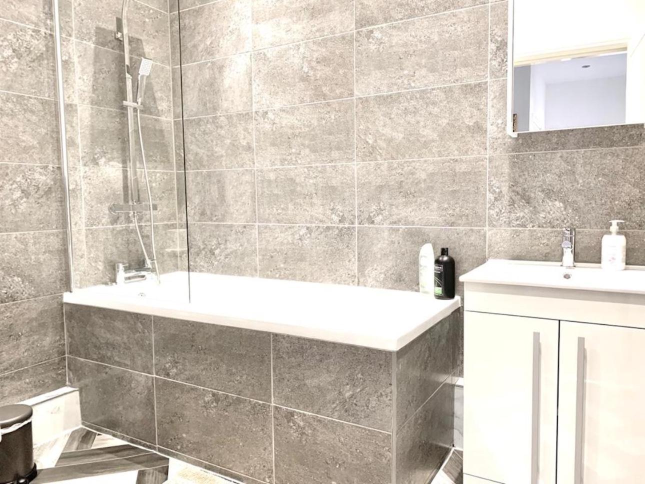 Premium Apartments Thatcham Broadway الغرفة الصورة